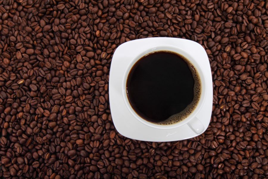 Misturar café usado com bicarbonato de sódio: solução caseira que está ganhando popularidade