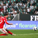Benfica bate Sporting com gol no fim em clássico pela Liga Portugal
