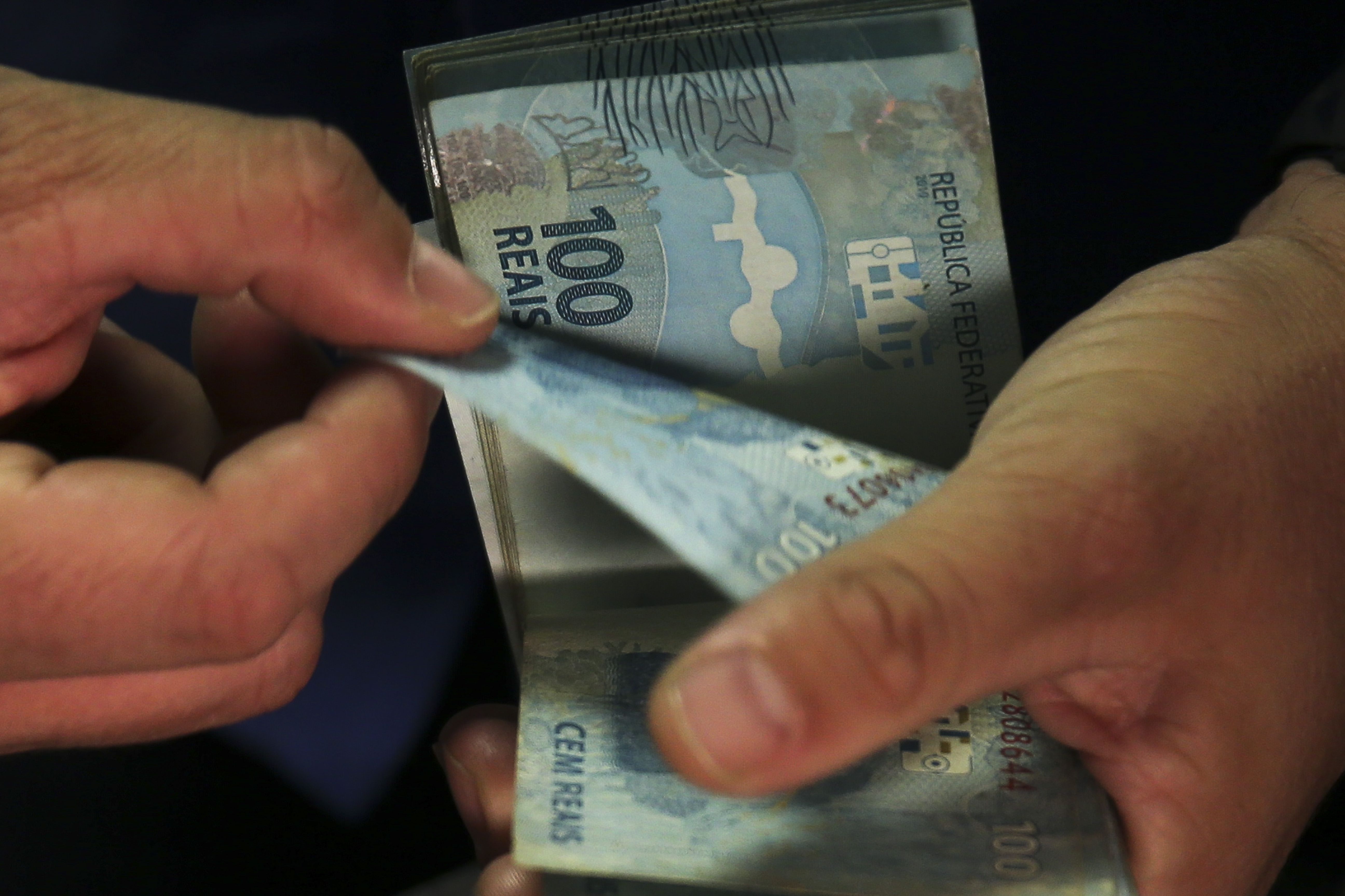 Salário digno no Brasil: estudo revela quanto é preciso ganhar para viver com dignidade