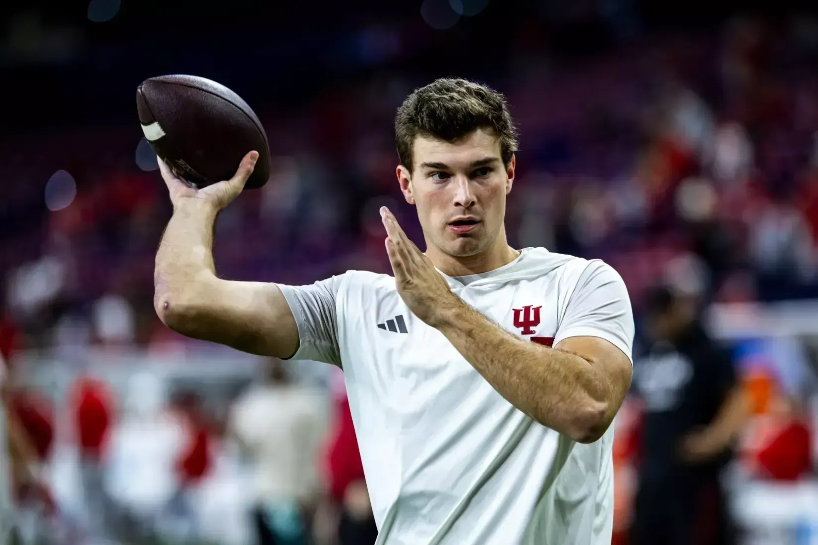 NFL: quem é Fernando Mendoza, 1ª escolha do Draft 2026