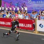 Robô humanoide vence meia-maratona na China e supera recorde mundial humano