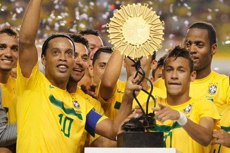 Ronaldinho e Neymar juntos na Seleção no Superclássico das Américas