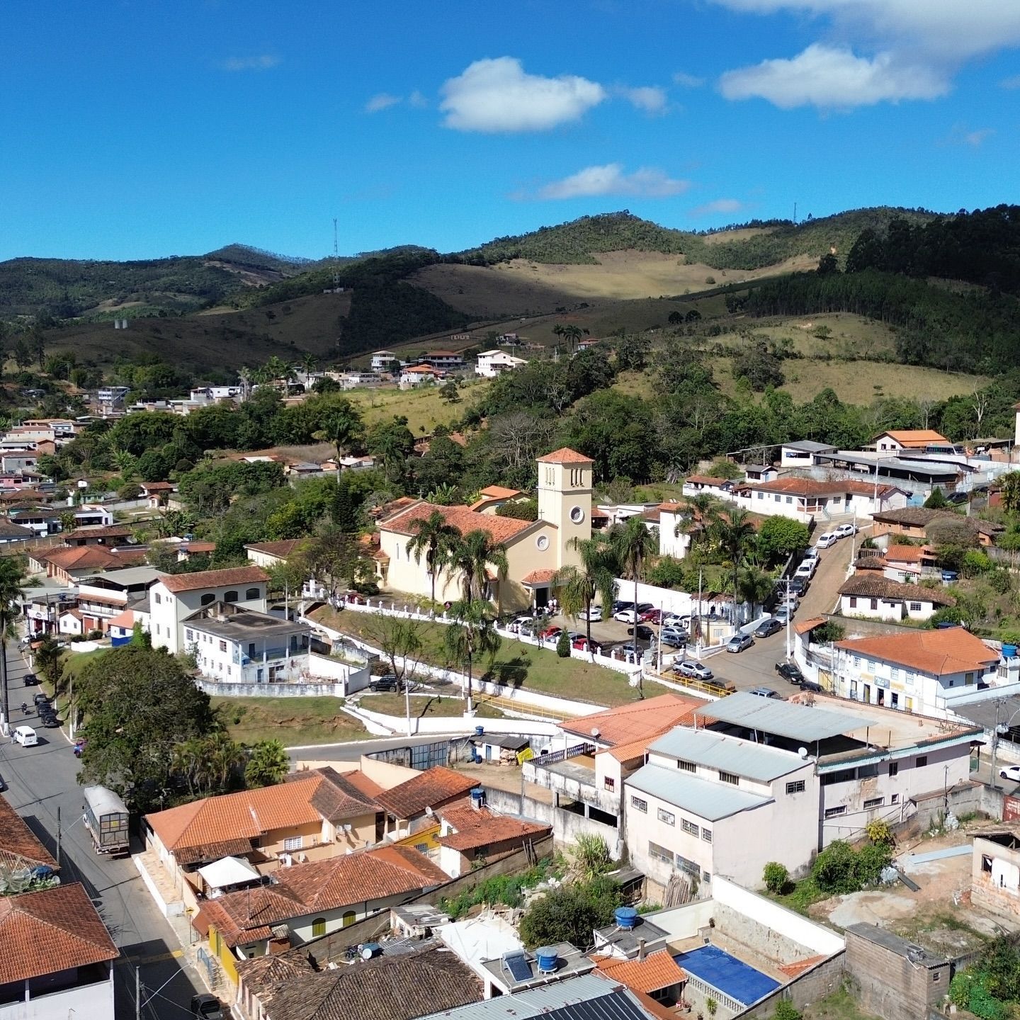 Prefeitura de Ouro Preto anuncia obras na Estrada do Tijuco em Santa Rita