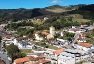 Prefeitura de Ouro Preto anuncia obras na Estrada do Tijuco em Santa Rita