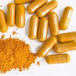 Anvisa define dose máxima de cúrcuma e exige alerta nos rótulos de suplementos