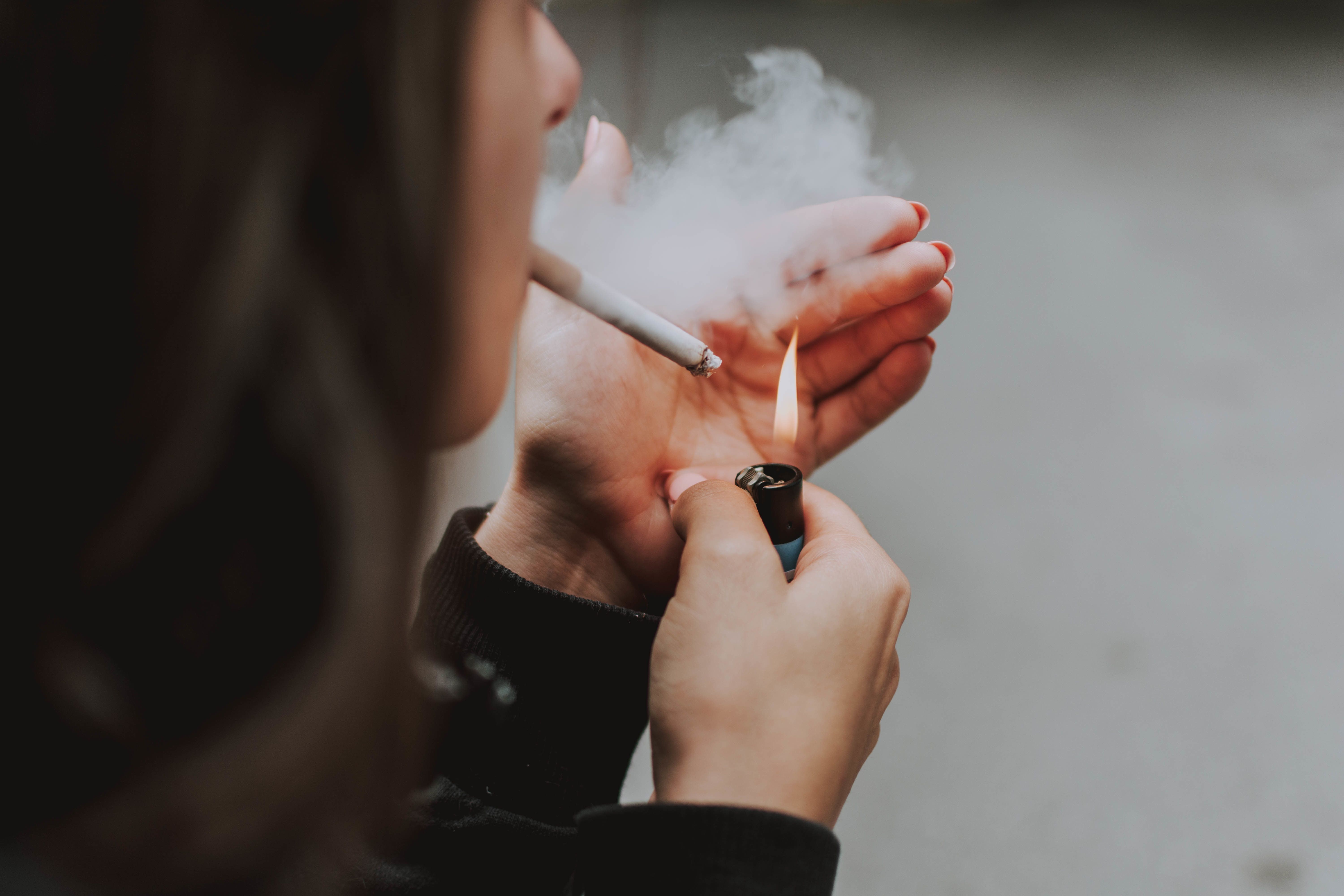 Reino Unido pode passar a proibir venda de cigarros aos nascidos a partir de 2009