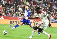 Simeone muda dez jogadores, e Atlético de Madrid perde para o Sevilla