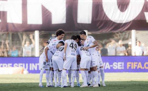 Jogadores do Santos reunidos para duelo com Fluminense pelo Brasileirão 2026