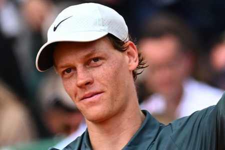 Jannik Sinner em ação pelo Masters de Monte Carlo 2026