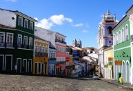 Mulher é presa suspeita de extorquir turistas com rezas em Salvador