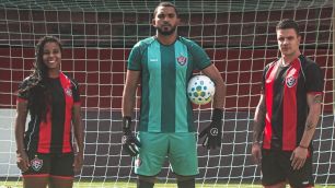 Vitória lança novo uniforme principal e prepara estreia contra o Corinthians