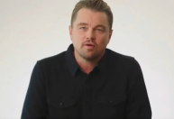 Leonardo DiCaprio dá presente inusitado à apresentadora após piada em cerimônia