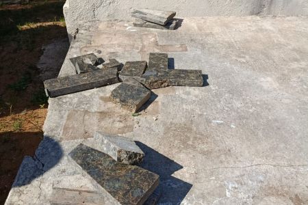 Jazigo danificado no Cemitério Dom Viçoso em Viçosa na Zona da Mata • PMV/Divulgação