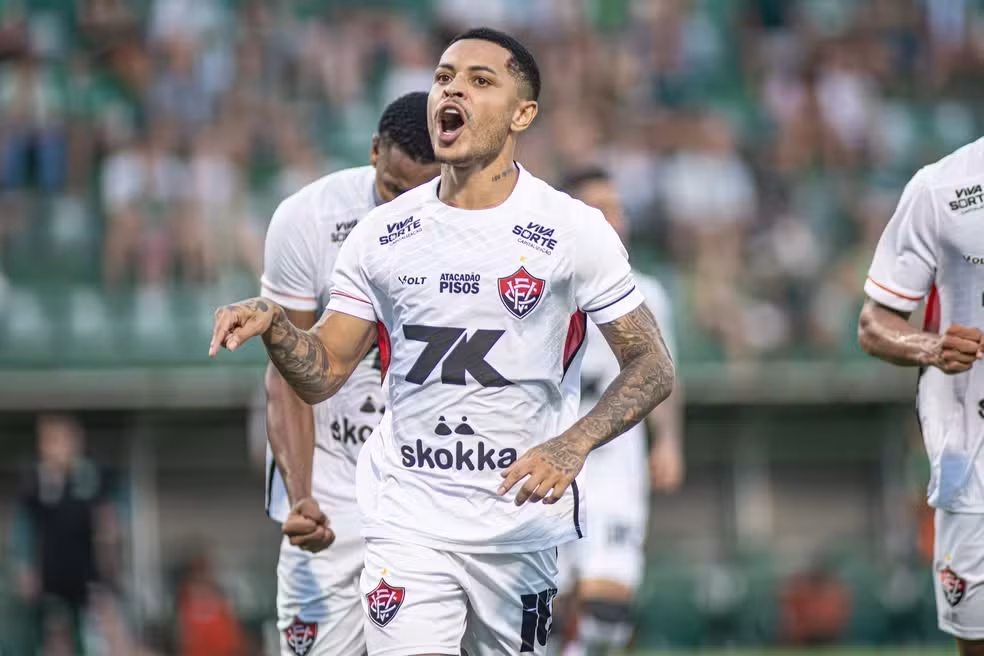 Autor de gol decisivo, Matheuzinho explica ausência entre os titulares do Vitória