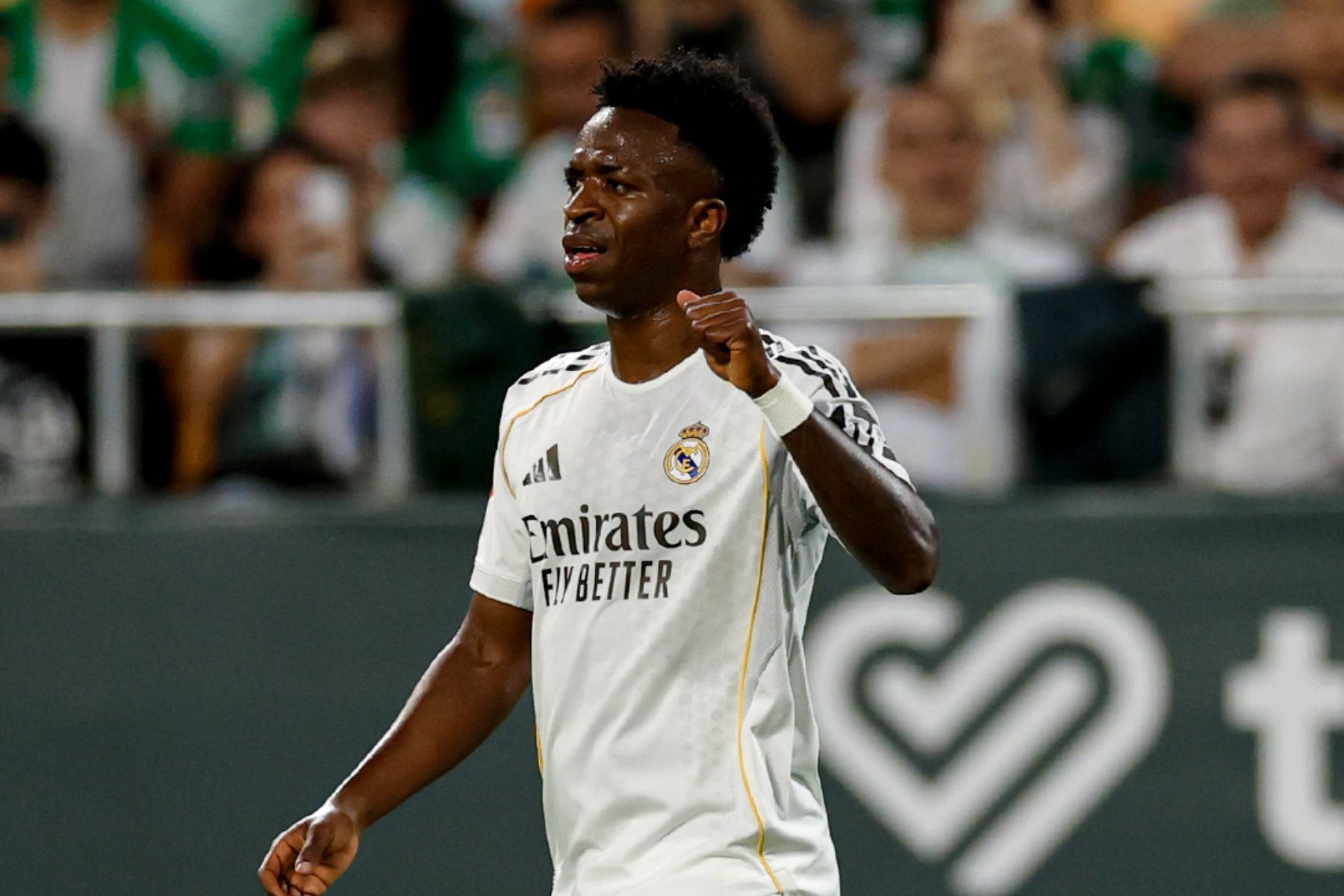 Vini Jr. 'limpa' Instagram em meio à discussão de renovação com Real Madrid