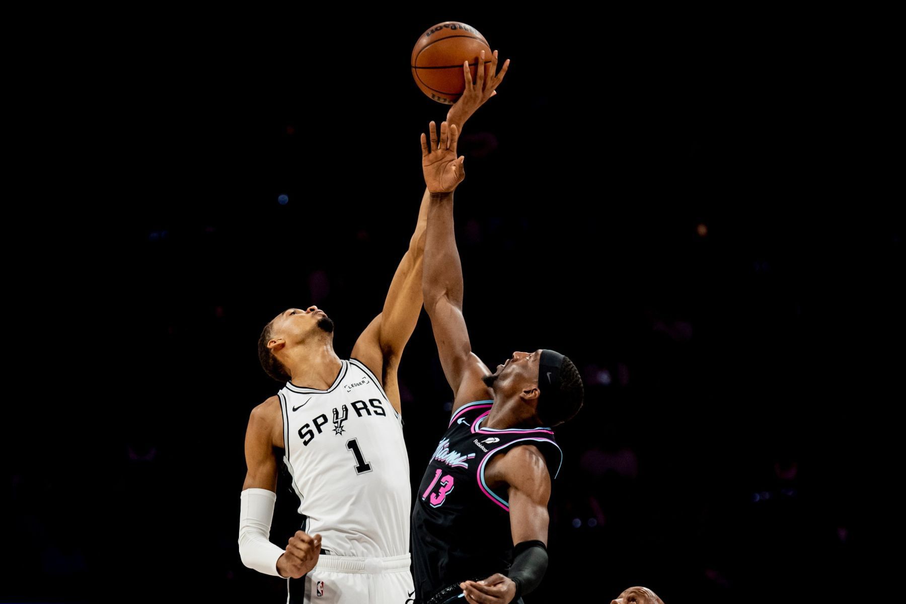 Wembanyama faz história e conquista prêmio da NBA com 100% dos votos