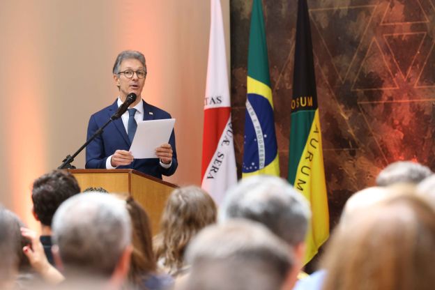 Oposição vai ao TCE para questionar presença de Zema em evento oficial após deixar cargo