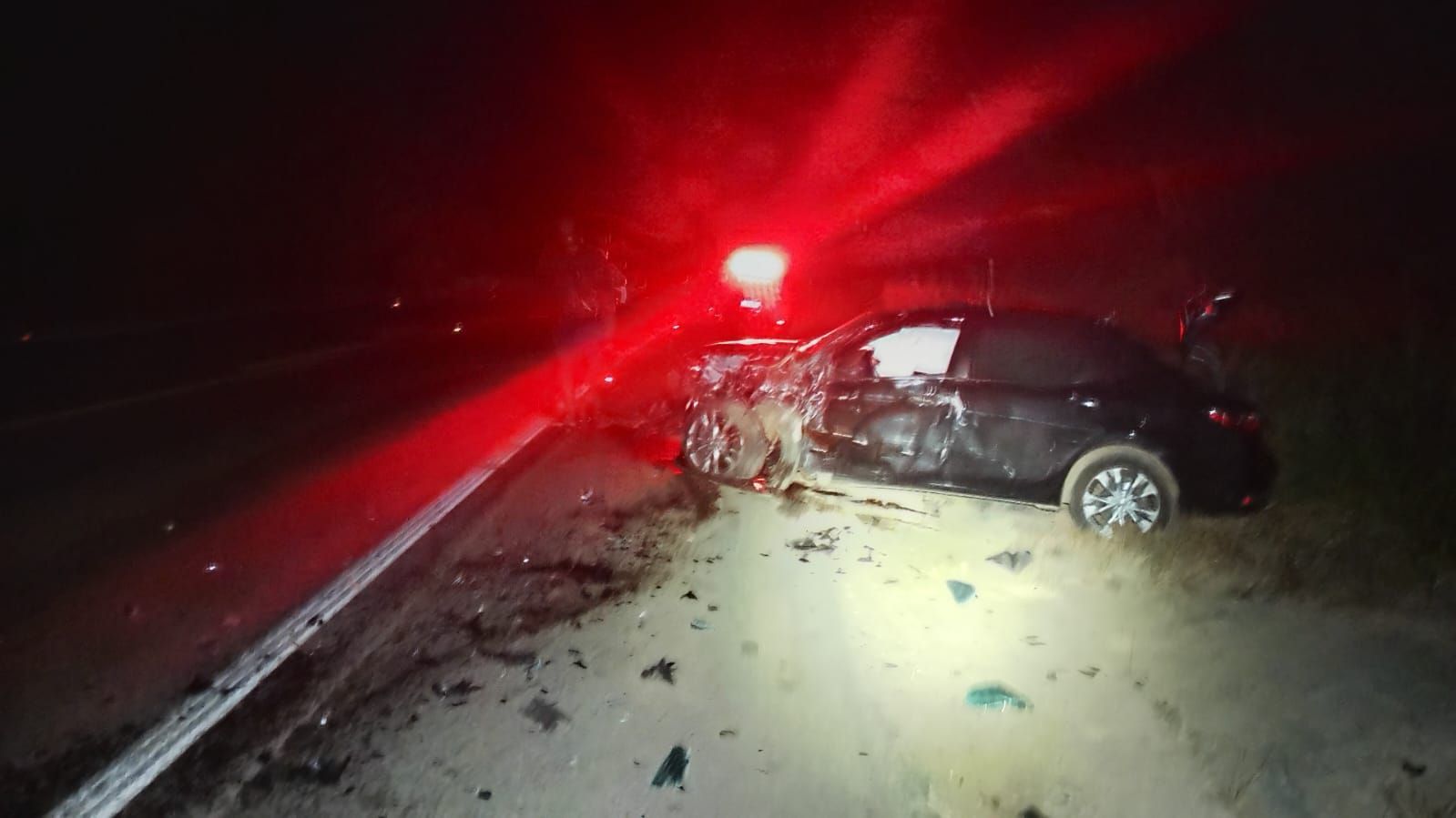 Colisão frontal entre dois carros termina em incêndio na MGC-491