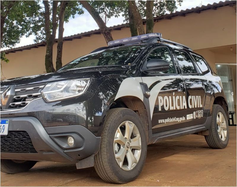 Polícia Civil investiga homicídio e carro queimado em Poços de Caldas
