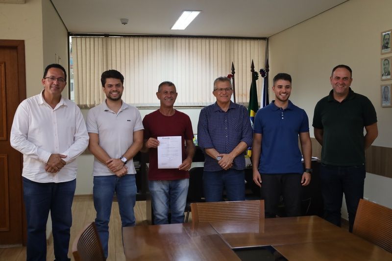 Pouso Alegre propõe ampliar licença-paternidade para 20 dias