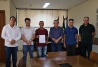 Pouso Alegre propõe ampliar licença-paternidade para 20 dias