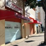 Idosa perde R$ 50 mil em golpe do namoro virtual com falsos astros de cinema