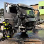 Bombeiros de Alfenas combatem fogo em caminhão no Distrito Industrial