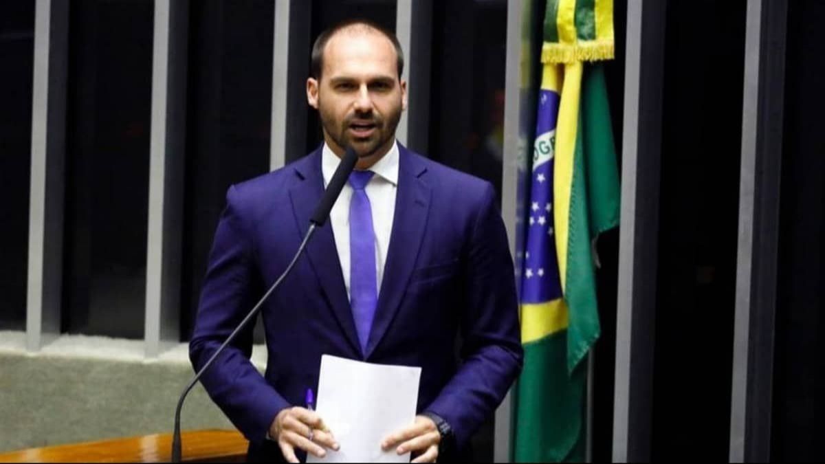 Eduardo Bolsonaro diz ser alvo de perseguição após PF recomendar demissão da corporação