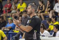 Técnico do Praia Clube faz história com título da Superliga Feminina