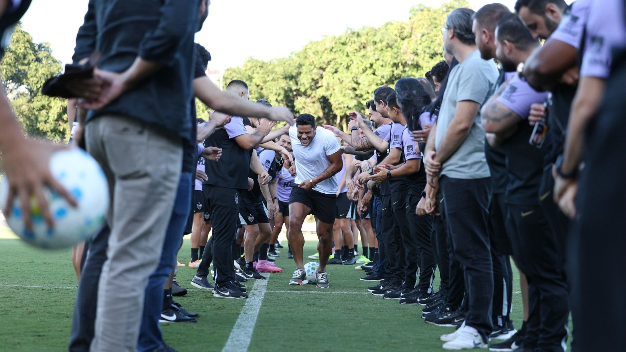 Atacantes 'pisam no freio', e Atlético encerra semestre com 'sombra' de Hulk