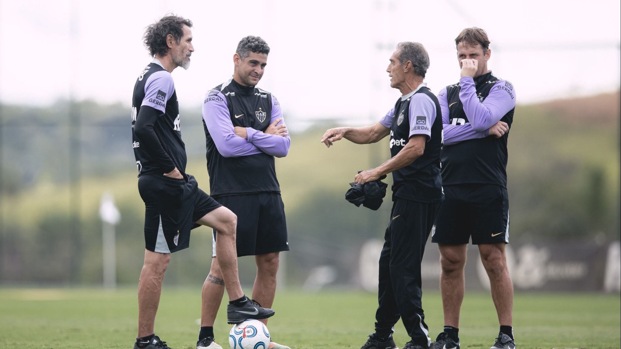 Atlético divulga relacionados para duelo no Uruguai com presença de titulares do clássico
