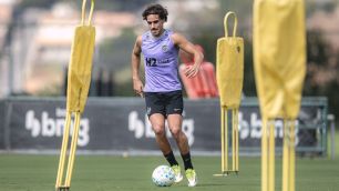 'Escanteado' por Domínguez, meia deve ser negociado pelo Atlético