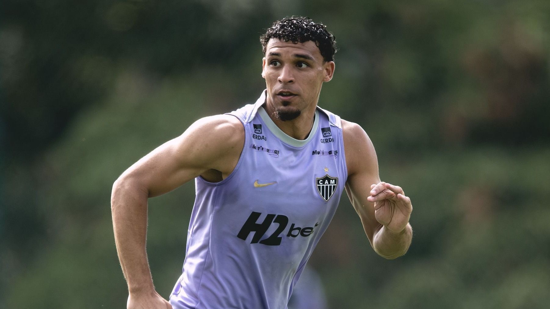 Titular do Atlético se recupera de lesão, é liberado e pode jogar contra o Cienciano