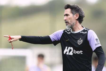 As opções de Domínguez para escalar Atlético contra o Corinthians