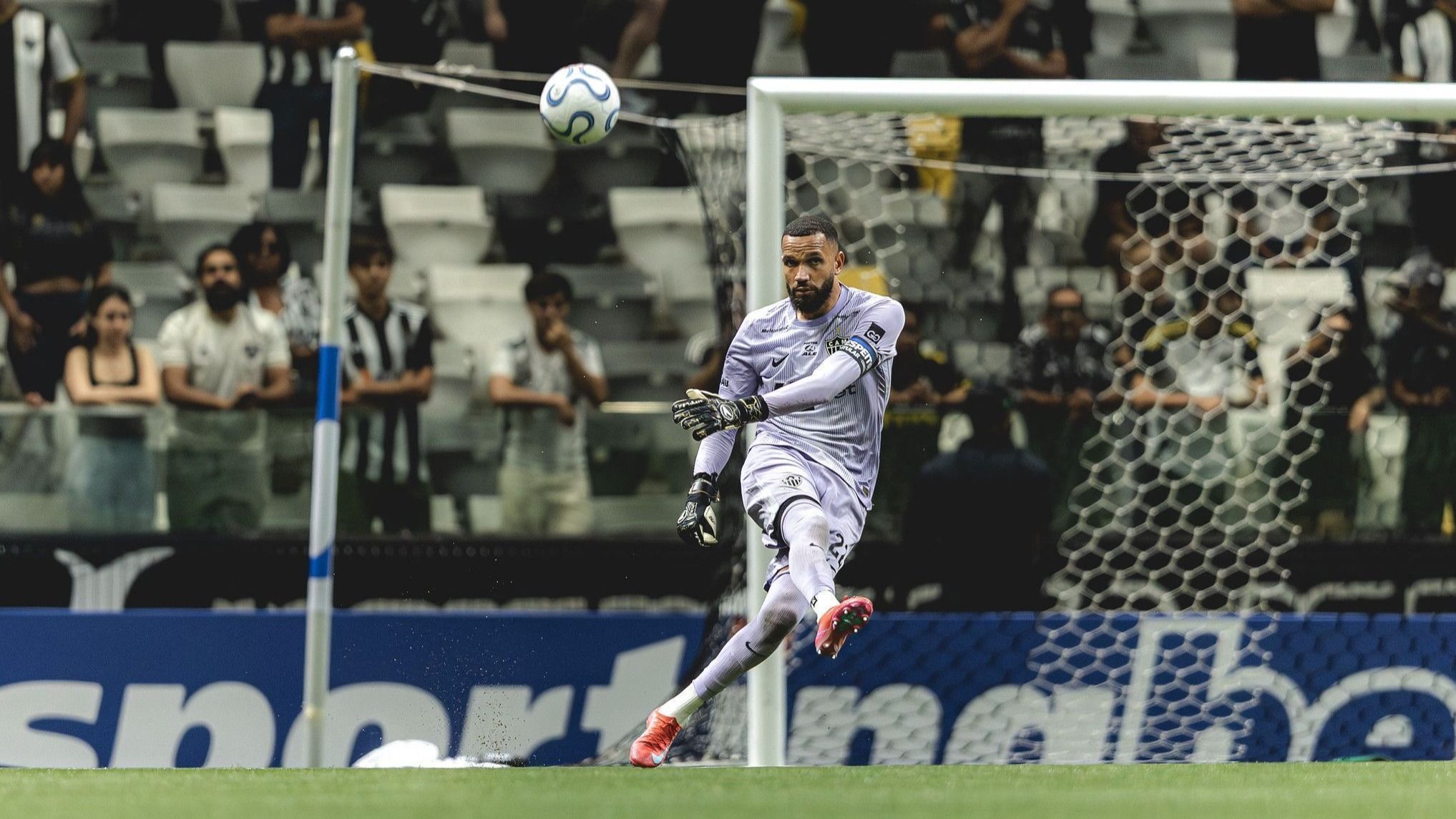Em noite de vitória e sem sofrer gols, Everson atinge novo feito pelo Atlético