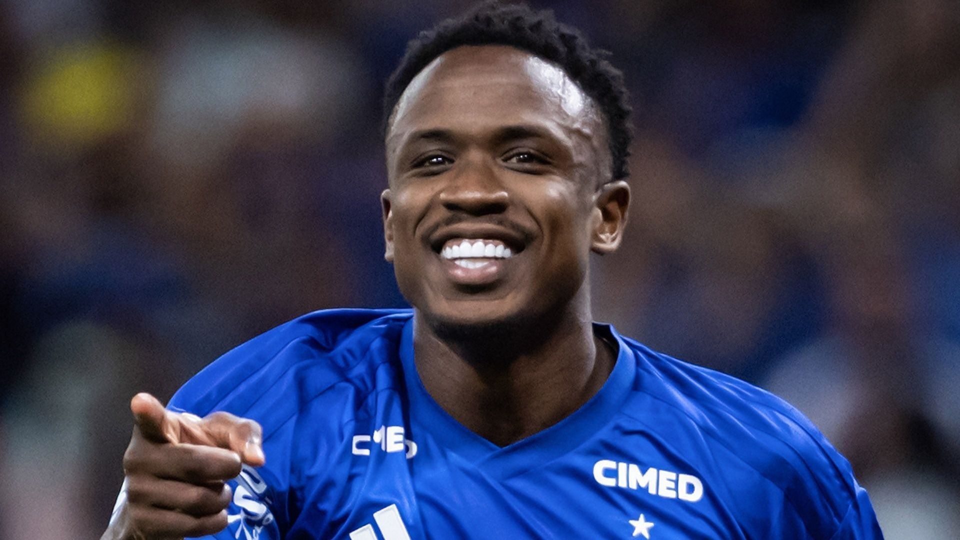 Sinisterra celebra fim do jejum no Cruzeiro: 'Significa muito para mim'
