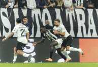 Atlético perde para o Corinthians, cai posições no Brasileiro e vê rival deixar Z4