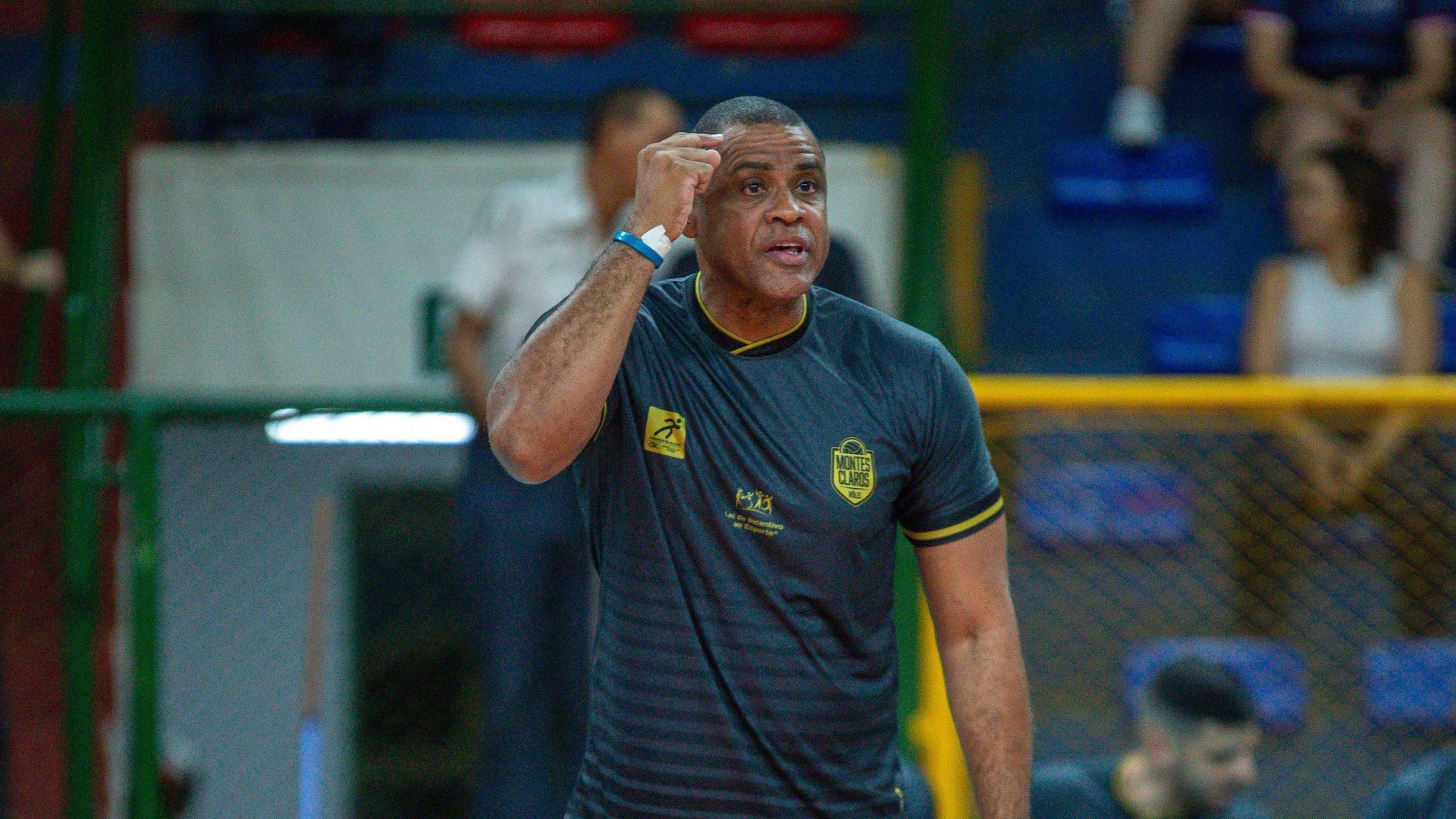 Clube mineiro renova contrato de treinador para disputa da Superliga Masculina