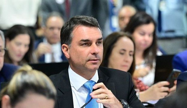'Dark Horse': Flávio diz que Eduardo Bolsonaro não recebeu dinheiro de Vorcaro