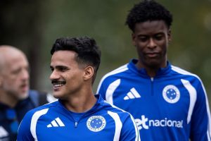 Artur Jorge esboça o time titular do Cruzeiro para a partida contra o Palmeiras pelo Brasileirão