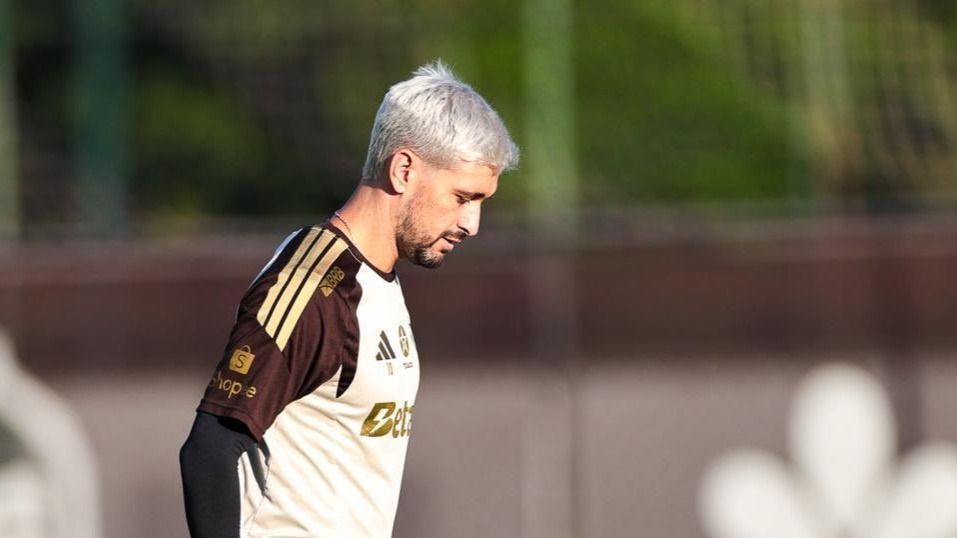 Meia do Flamengo, Arrascaeta recebe alta hospitalar após passar por cirurgia