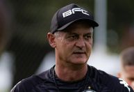 Lisca rebate críticas de Ruy Cabeção e diz: ‘Vai fazer tua vida'