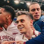 Arsenal vence West Ham e se aproxima de título da Premier League