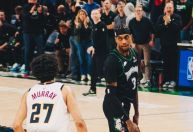 Com desfalques, Timberwolves vencem Nuggets e avançam nos playoffs da NBA