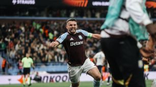 Aston Villa atropela Forest e enfrentará o Freiburg na final da Liga Europa