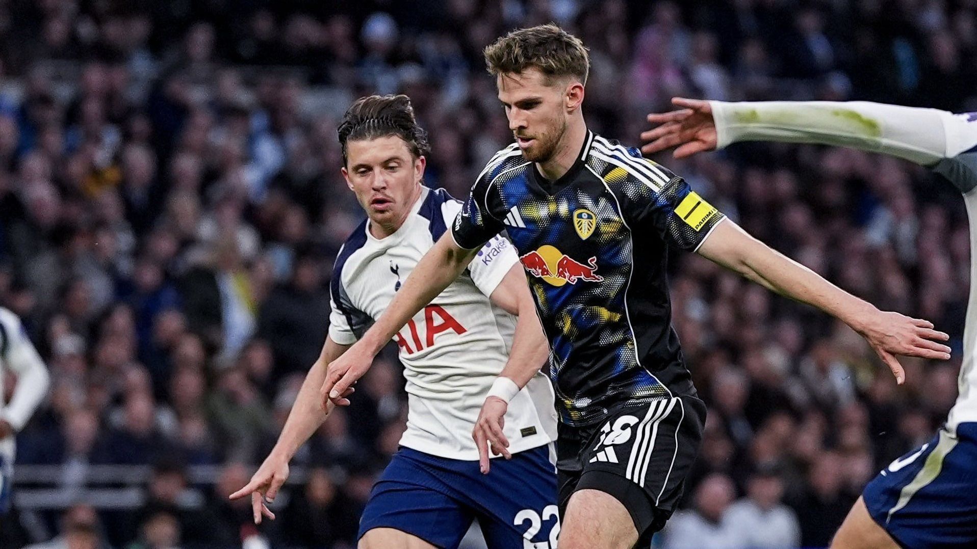 Tottenham empata com Leeds e segue ameaçado de rebaixamento na Premier League