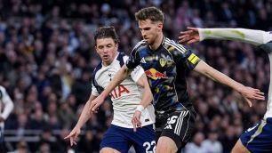 Tottenham empata com Leeds e segue ameaçado de rebaixamento na Premier League