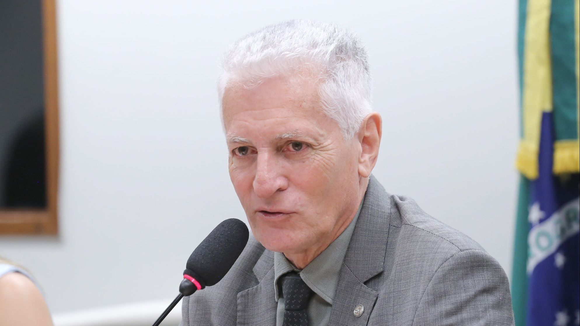 Rogério Correia sai em defesa de Jaques Wagner e atribui origem do caso Master a Bolsonaro