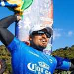 Italo Ferreira vence etapa da Nova Zelândia e assume liderança do ranking mundial de surfe