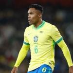 De volta à Seleção, Alex Sandro garante vaga na Copa e se destaca por experiência